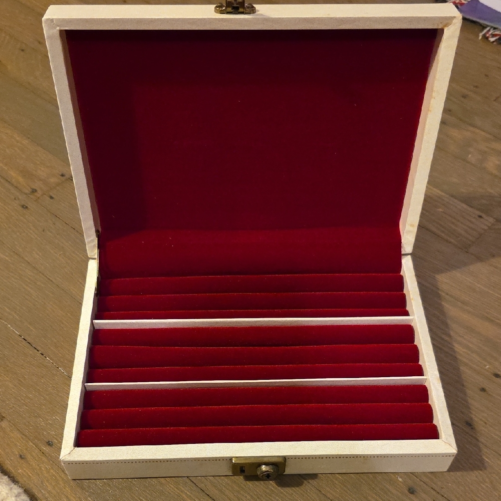 Celebrity Fashion Jewels Vintage Jewelry Organizer With Key-  Locks